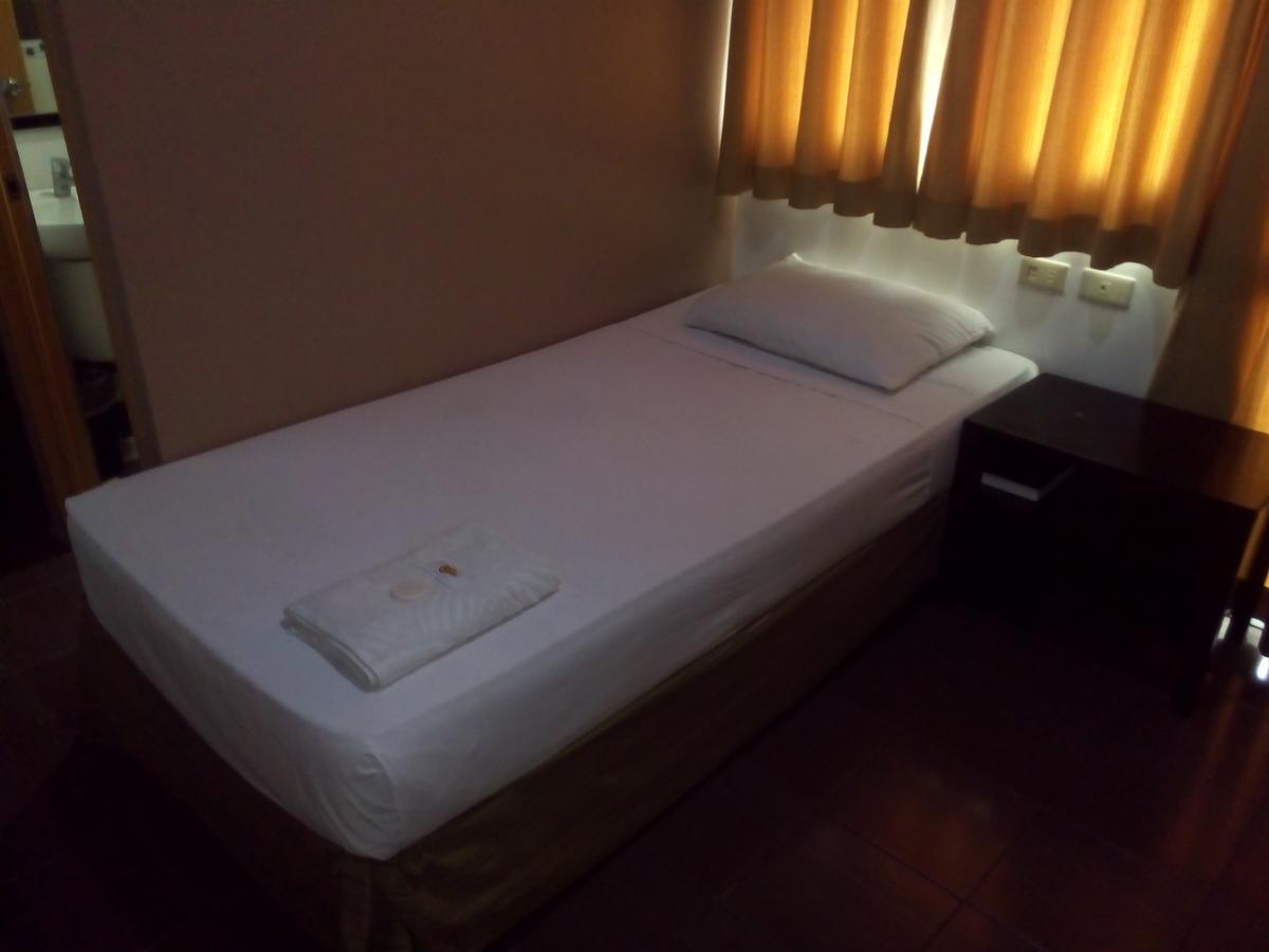 Hotel Kichi Legazpi Luaran gambar